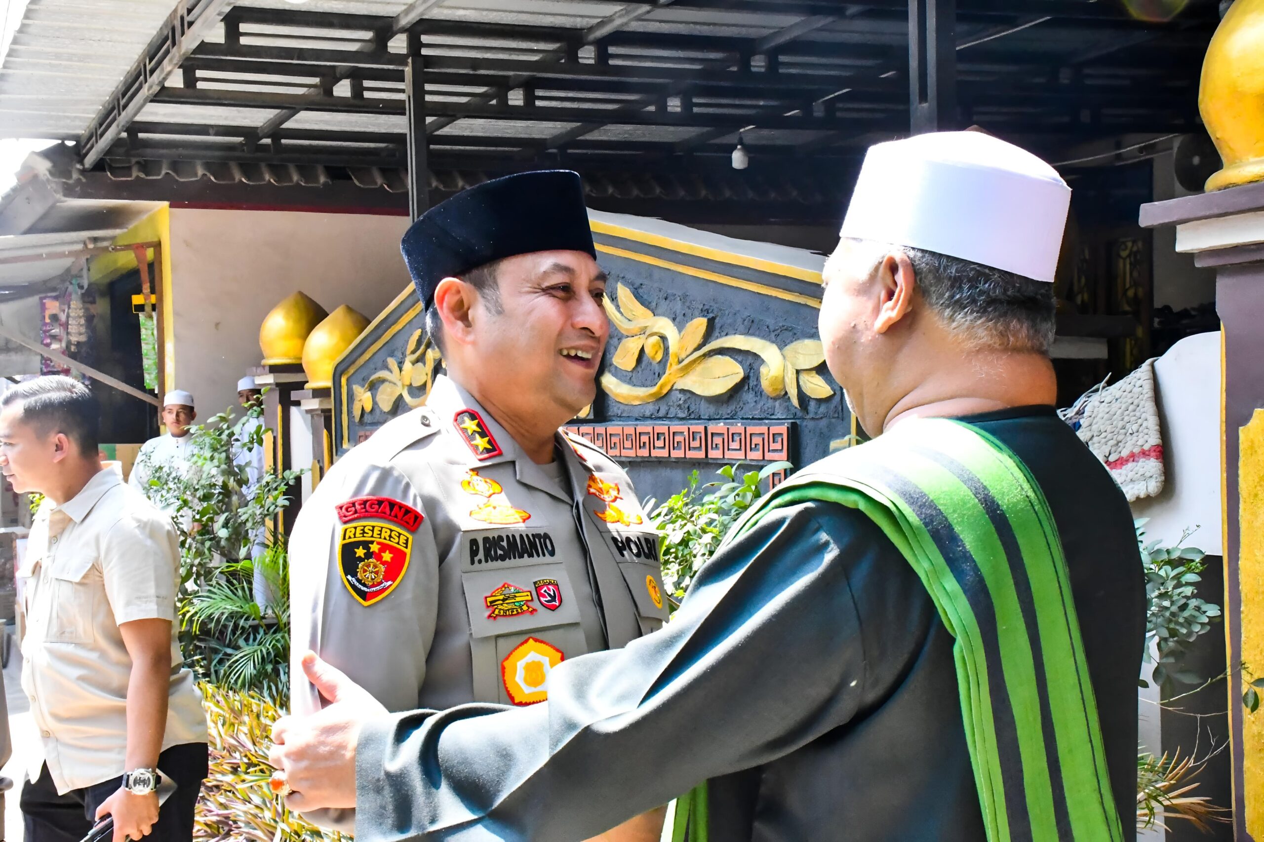 Kapolda Jabar Sholat Jumat Keliling dan Silaturahmi ke Ponpes Al-Khairiyah, Perkuat Sinergitas Polri dengan Ulama