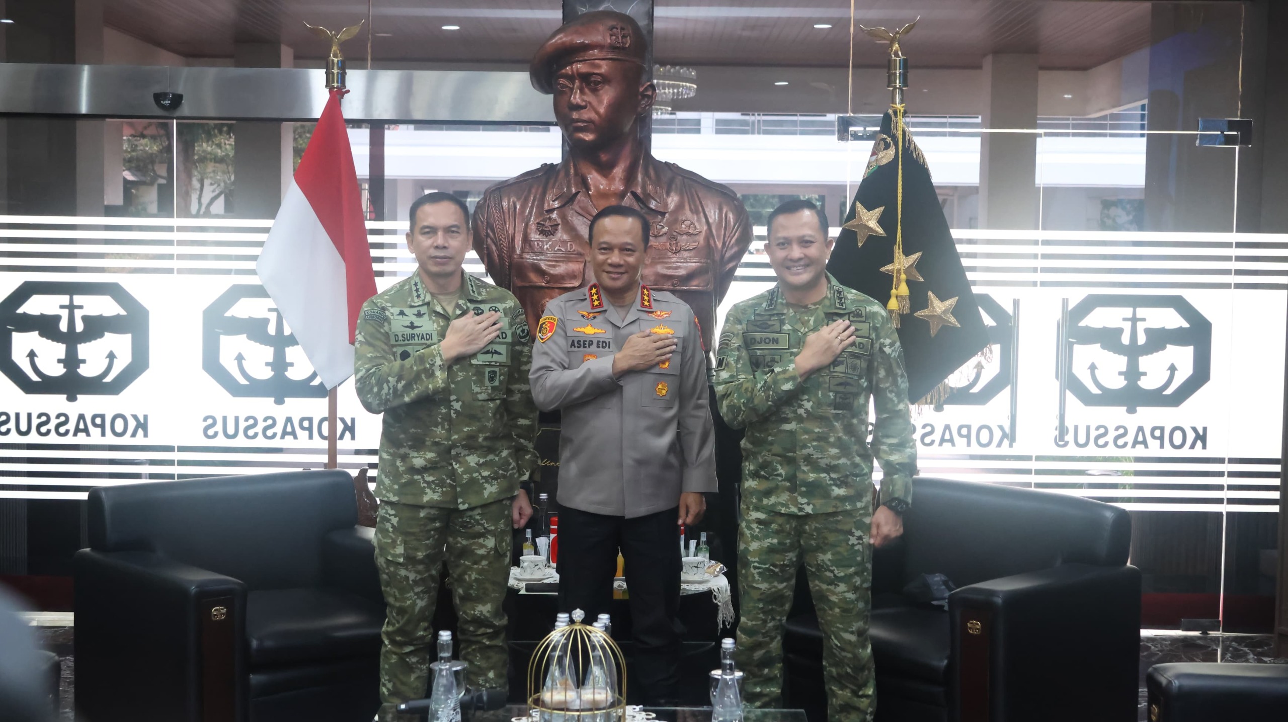 Kapolda Metro Jaya dan Pangdam Jaya Sambangi Mako Kopassus Cijantung, Pererat Sinergi Bersama Pangkopassus