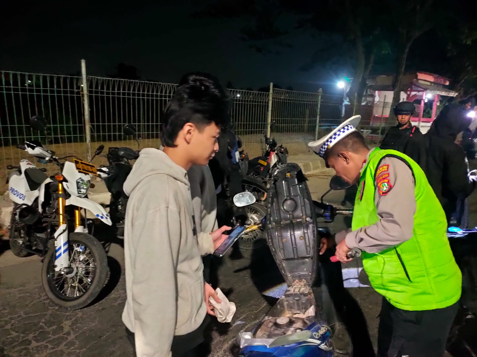 Patroli Cipta Kondisi Jaga Jakarta+, Polsek Neglasari Bersama Brimob Intensifkan Antisipasi Gangguan Kamtibmas
