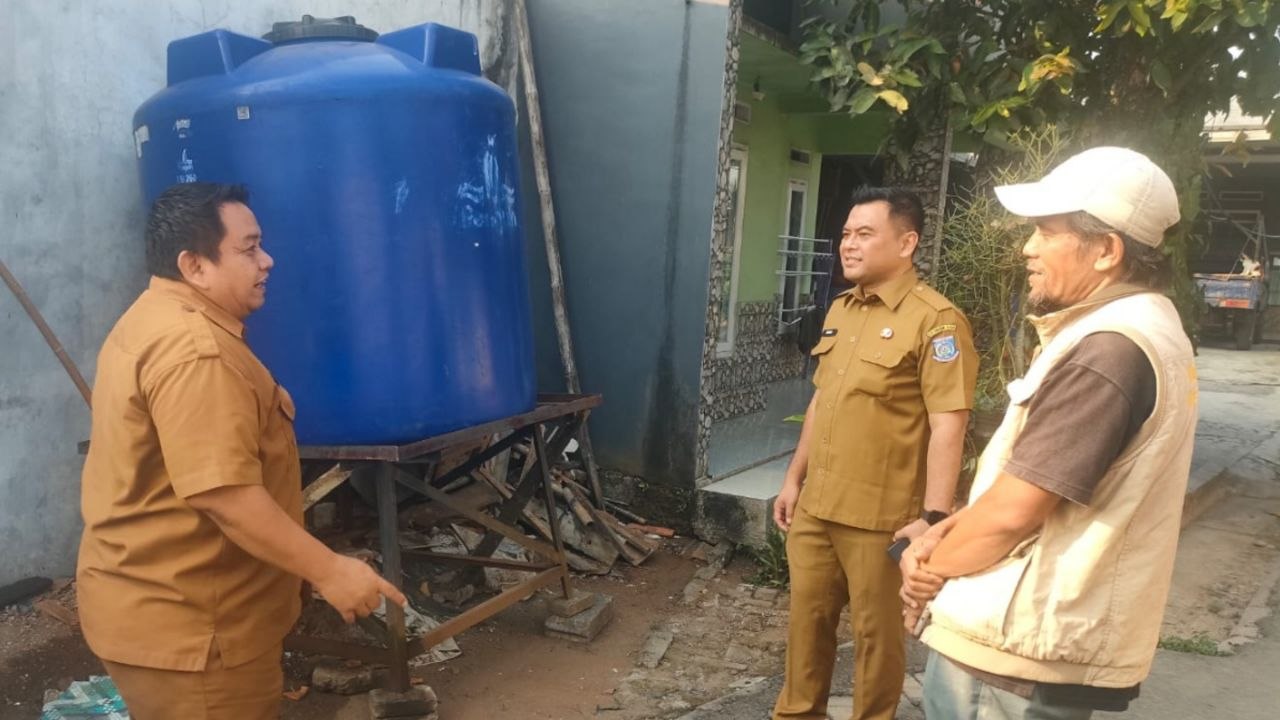Distribusi Air Bersih Terus Berjalan, Pemkot Tangsel Bantu Warga Terdampak Kekeringan di kecamatan setu
