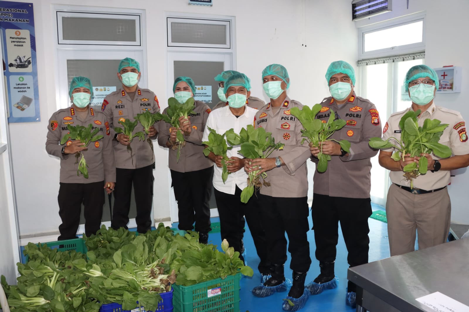Polda Metro Jaya Panen 82 Kilogram Pakcoy untuk Dukung Program Makan Bergizi Gratis