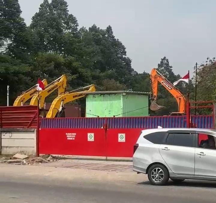Diduga Disewakan, Tanah Negara di Batujaya Jadi Lahan Parkir Usaha Alat Berat