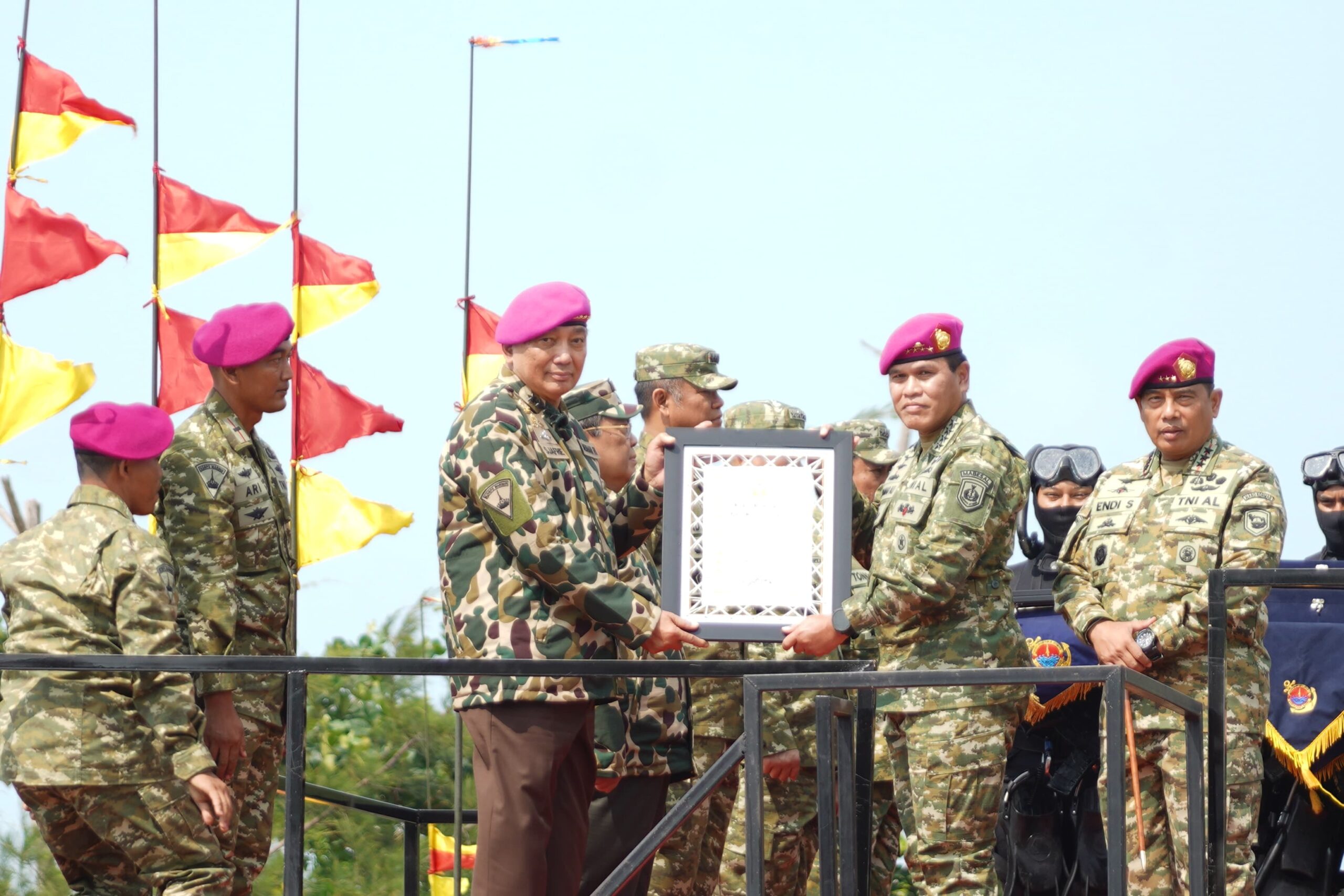 Kasad Dikukuhkan sebagai Warga Kehormatan Korps Marinir TNI AL