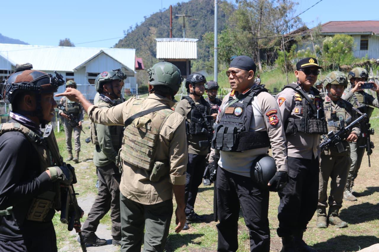 Kaops Damai Cartenz-2026 Tinjau Pos Satgas Kepolisian Ops Damai Cartenz di Sinak, Perkuat Pendekatan Humanis Bersama Masyarakat