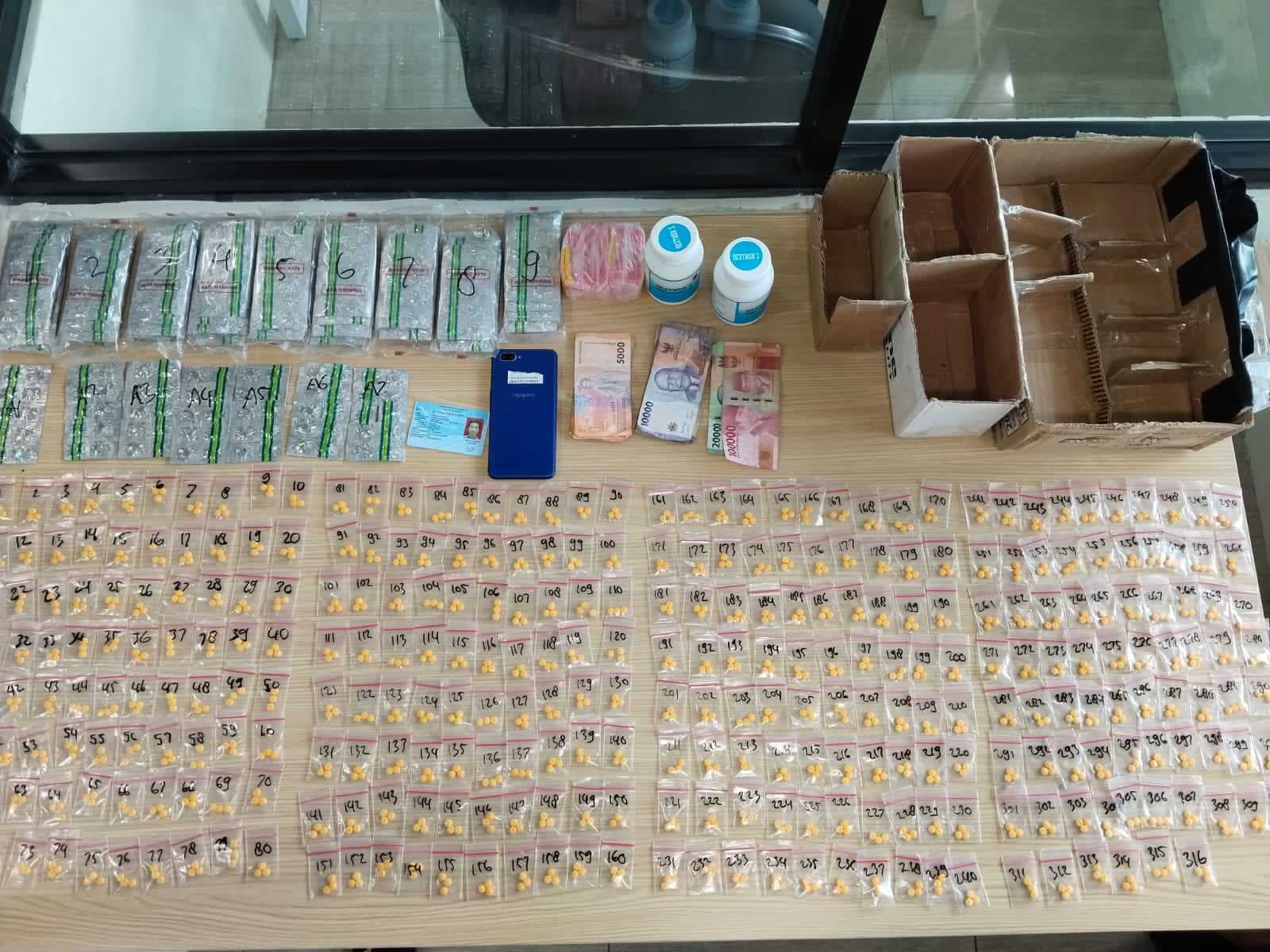 Satresnarkoba Polres Metro Tangerang Kota Tangkap Pengedar Obat Keras Ilegal, Ribuan Butir Tramadol Dan Hexymer Disita