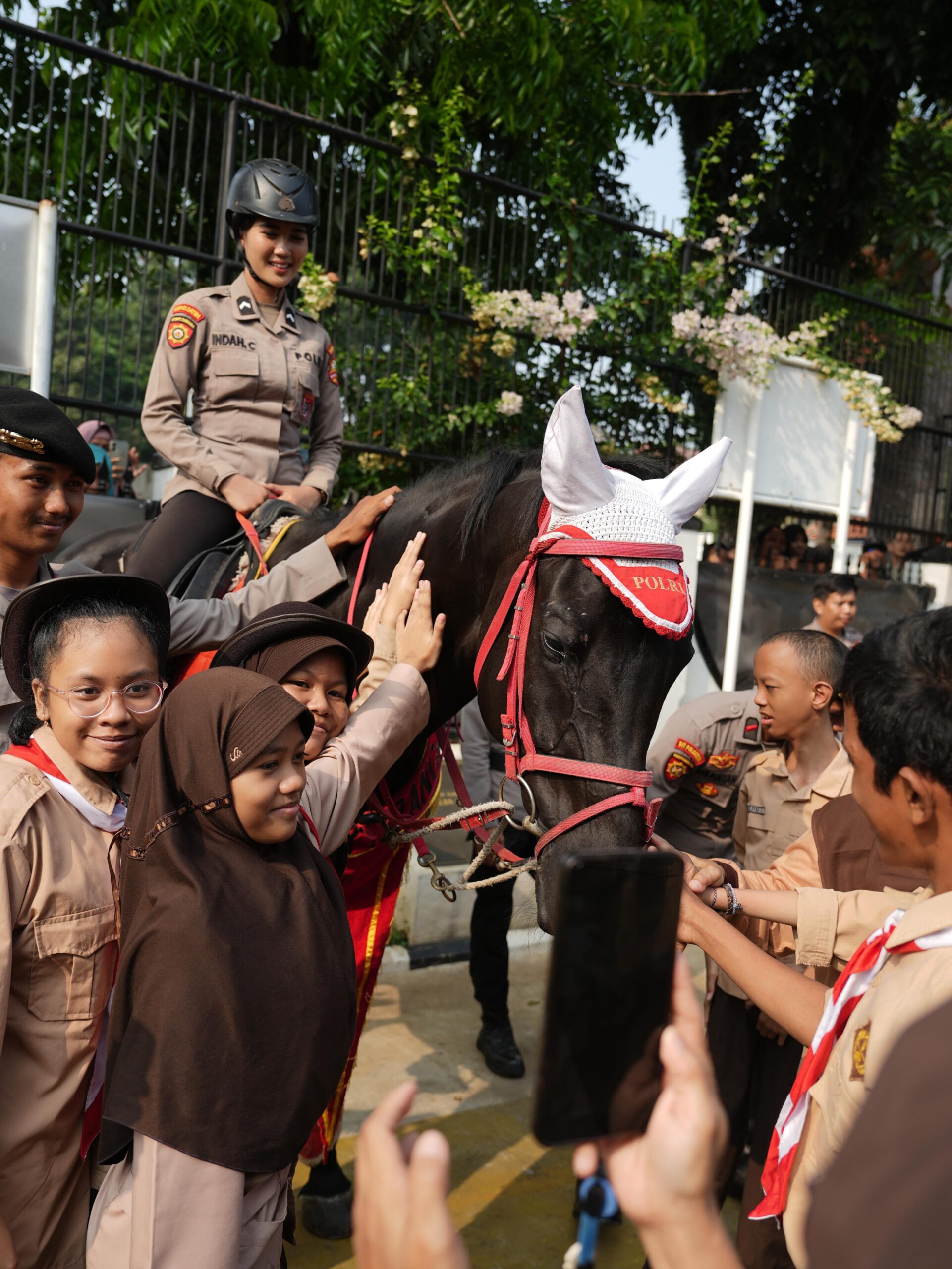 Ditpolsatwa Korsabhara Baharkam Polri Edukasi Siswa SLBN Bogor Lewat Satwa K-9 dan Turangga