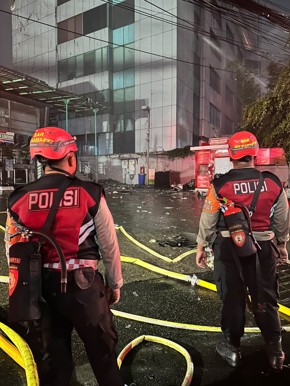 DITSAMAPTA PMJ EVAKUASI KORBAN KEBAKARAN GEDUNG BAPENDA JAKARTA PUSAT