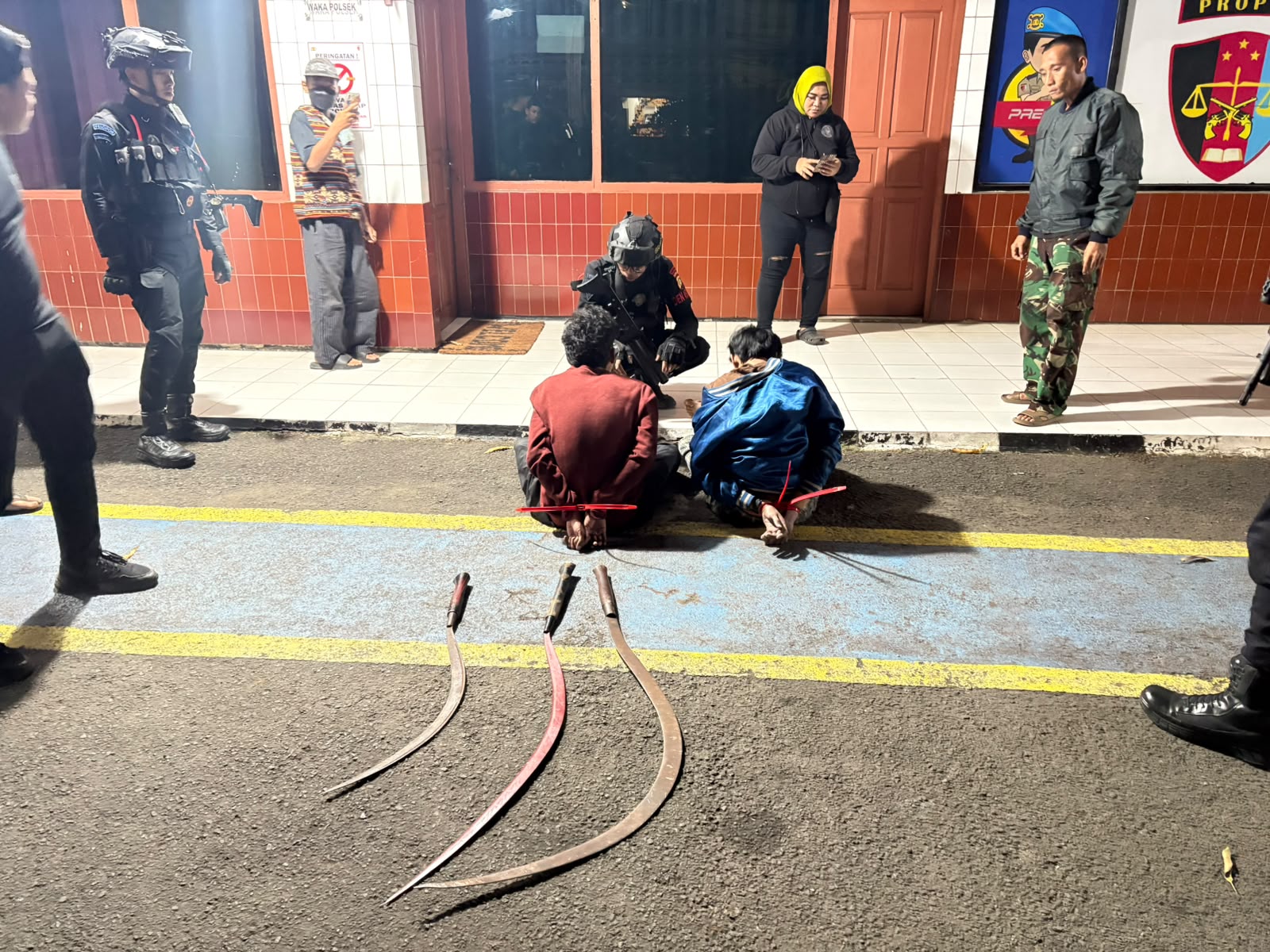 Brimob Polda Metro Jaya Bergerak Cepat Bubarkan Tawuran di Ciputat, 2 Orang dan 3 Celurit Diamankan