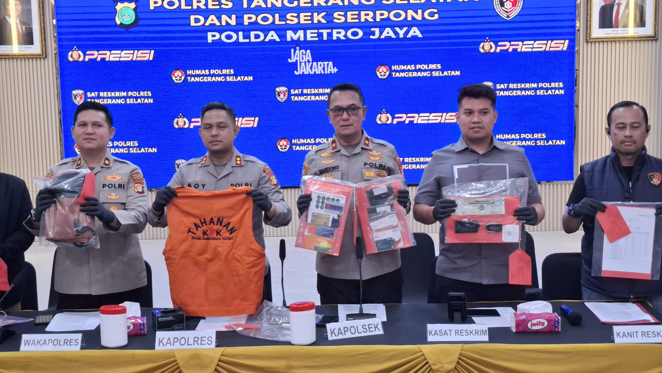 Unit Reskrim Polsek Serpong, Polres Tangerang Selatan, berhasil mengamankan dua orang laki-laki diduga terlibat dalam tindak pidana pencurian