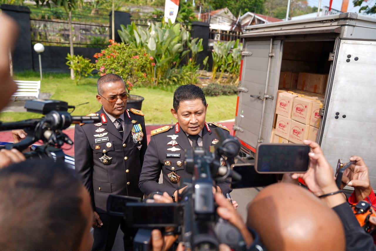 Polda Jateng Kirim 10 Truk Bantuan dan Tim Medis untuk Korban Gempa NTT