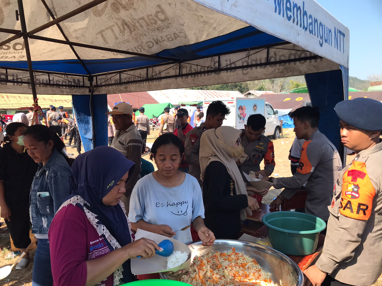 Korbrimob Perkuat Penanganan Pascagempa di NTT, Dirikan Posko dan Layani Warga Terdampak