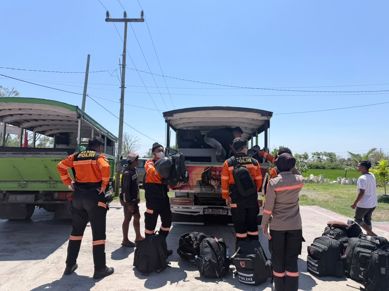 Tim K-9 SAR Ditpolsatwa Korpsabhara Baharkam Polri Sisir Lokasi Terdampak di Manggarai NTT, Pastikan Sterilisasi dan Keselamatan Satwa