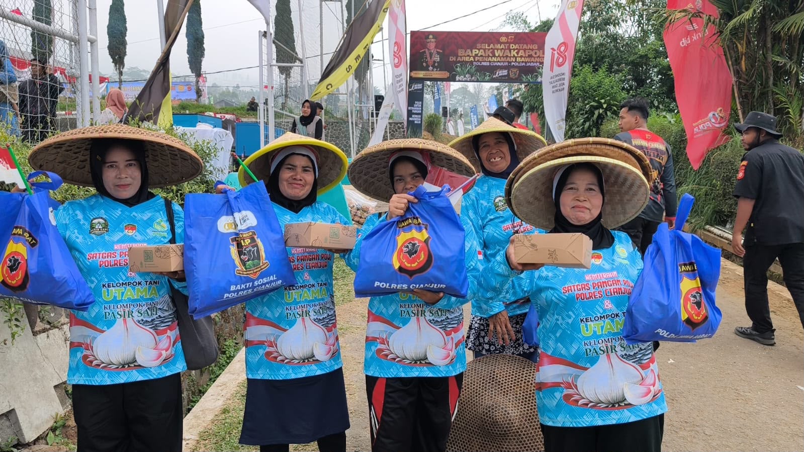 Wujudkan Swasembada, Wakapolri Pimpin Langsung Penanaman Perdana Bawang Putih Serentak