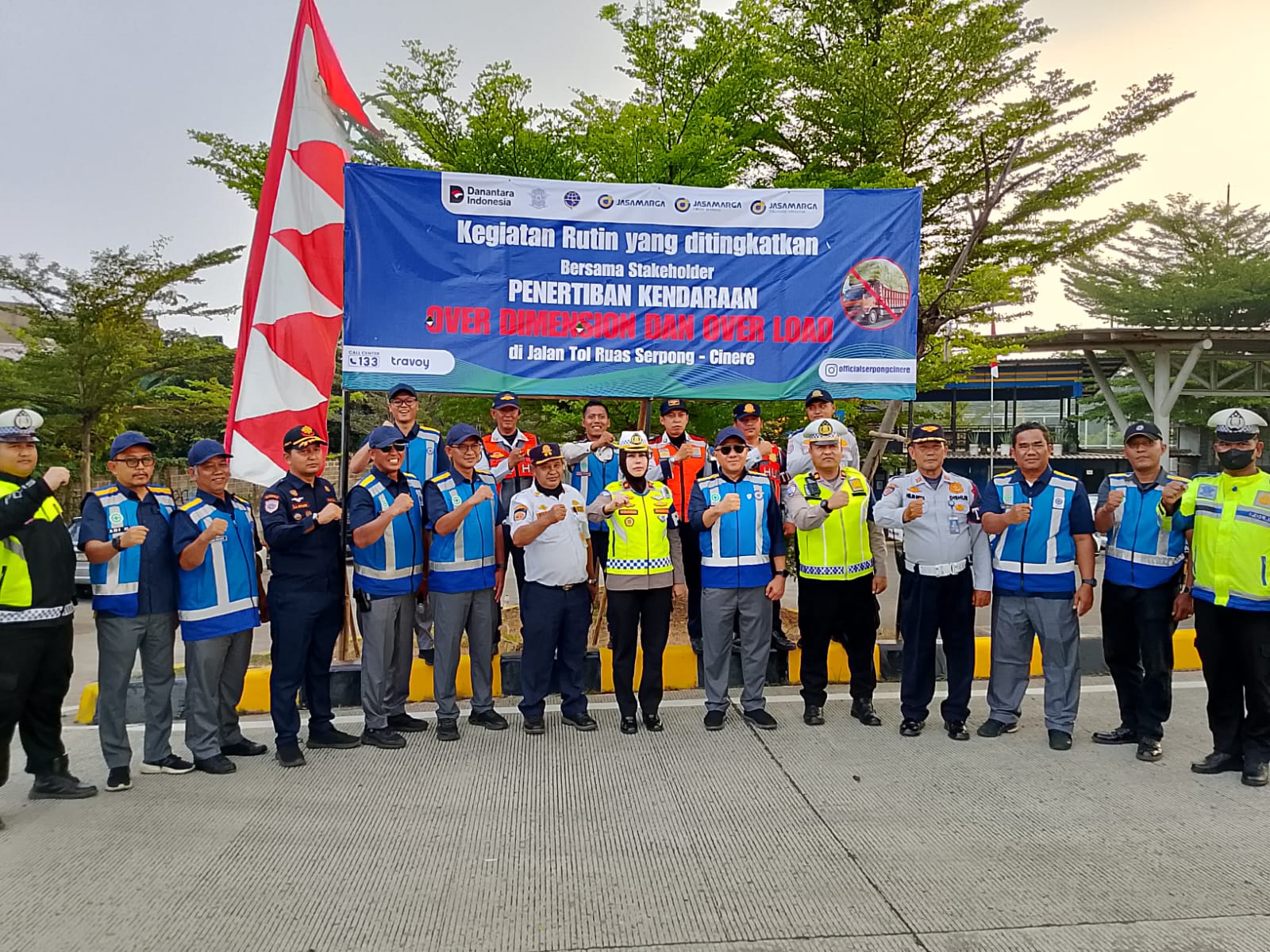 PJR BSD Bersama Dishup Dan Jasamaga Tertibkan Kendaraan yang Over Load dan Over Dimensi Tingkatkan Kesadaran Keselamatan Di Jalan Tol 
