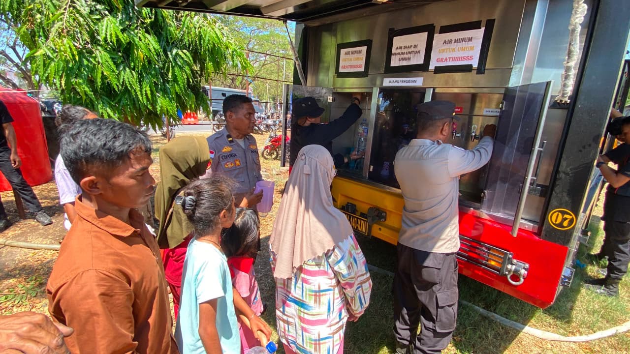 Polri Salurkan Bantuan Water Treatment untuk Korban Gempa di Mbay