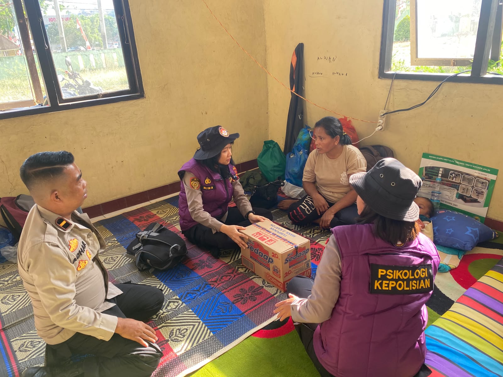 Polri Berikan Konseling dan Trauma Healing bagi Korban Gempa di Manggarai Barat