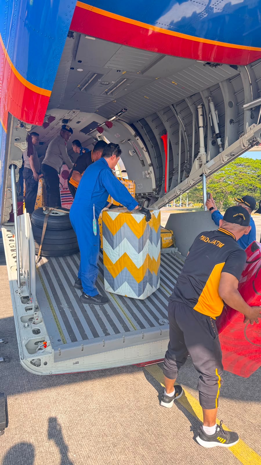 Polri Kembali Salurkan Bantuan Kemanusiaan bagi Warga Terdampak Gempa NTT