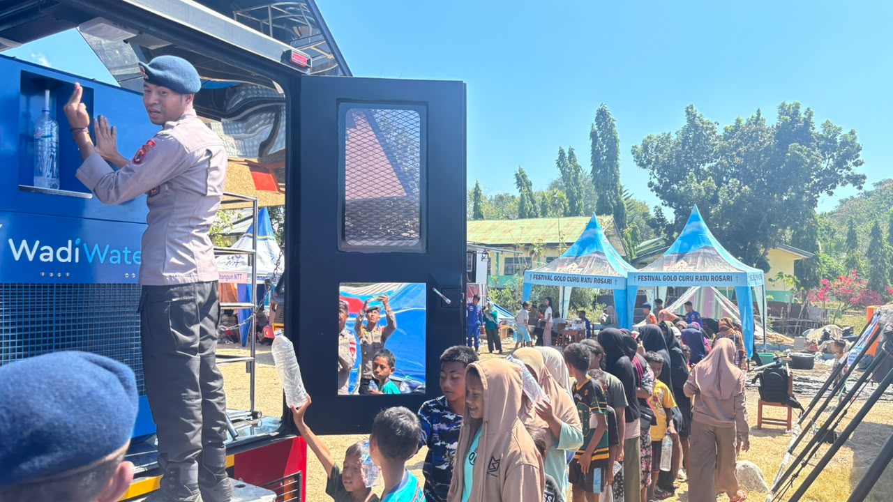 Brimob Operasikan Ransus Water Treatment dan Watergen, Sediakan Air Bersih bagi Pengungsi di Manggarai