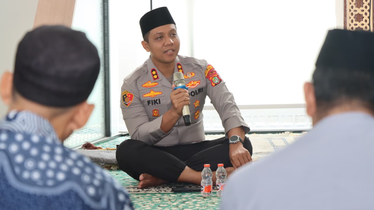 Jumat Curhat di Masjid Al Fattah, Wakapolres Tangerang Ajak Warga Cegah Tawuran dan Kejahatan Anak