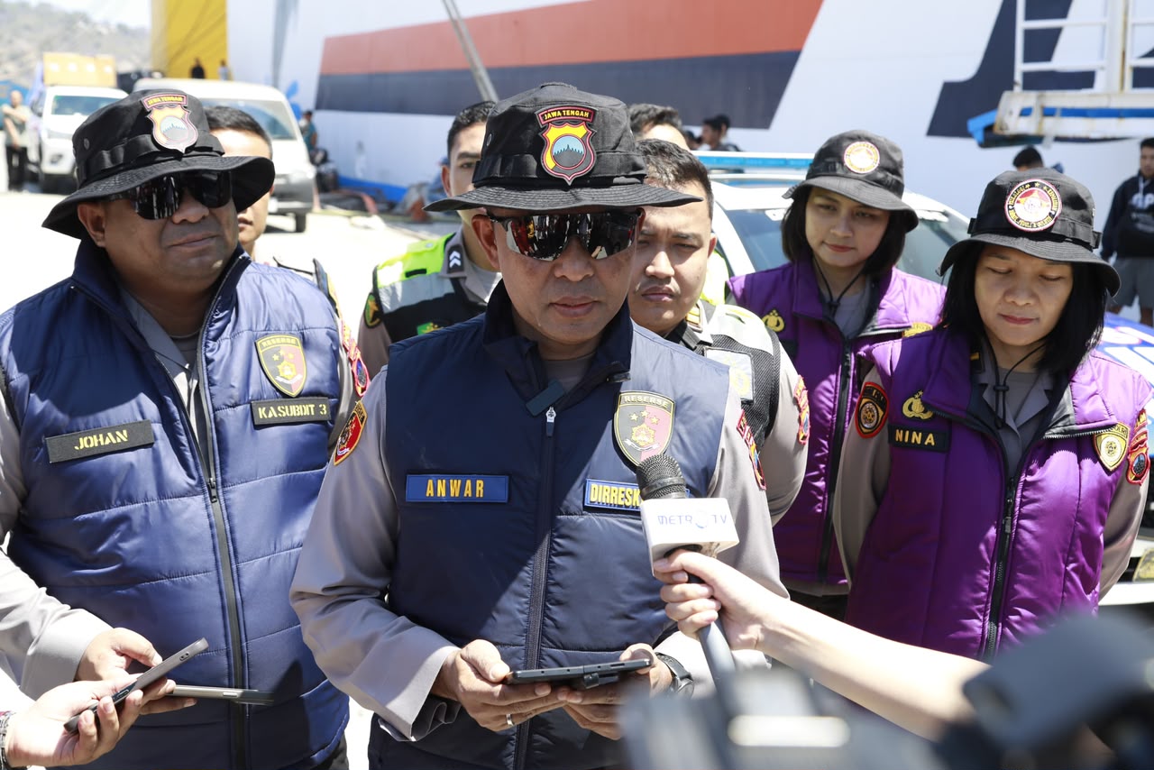 12 Truk Bantuan Polda Jateng Tiba di Labuan Bajo, Siap Disalurkan untuk Warga Terdampak Gempa NTT