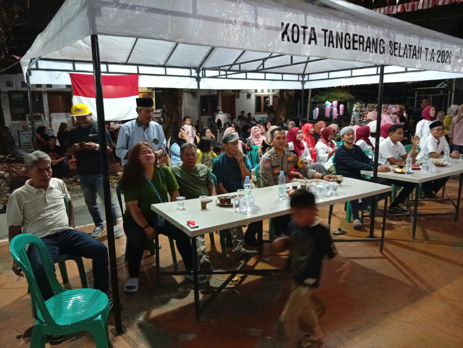 Jaga Jakarta+ On The Spot, Bhabinkamtibmas Pondok Jagung Timur Hadir Kawal Semarak Kemerdekaan
