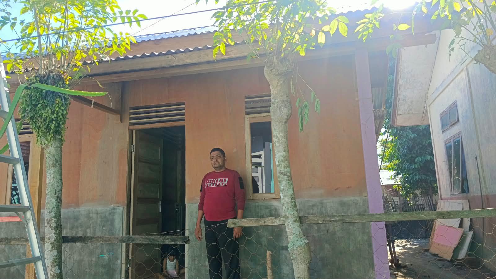Mengenal Aipda Jonni Rahmad, Polisi di Aceh yang Bangun Empat Rumah untuk Fakir Miskin