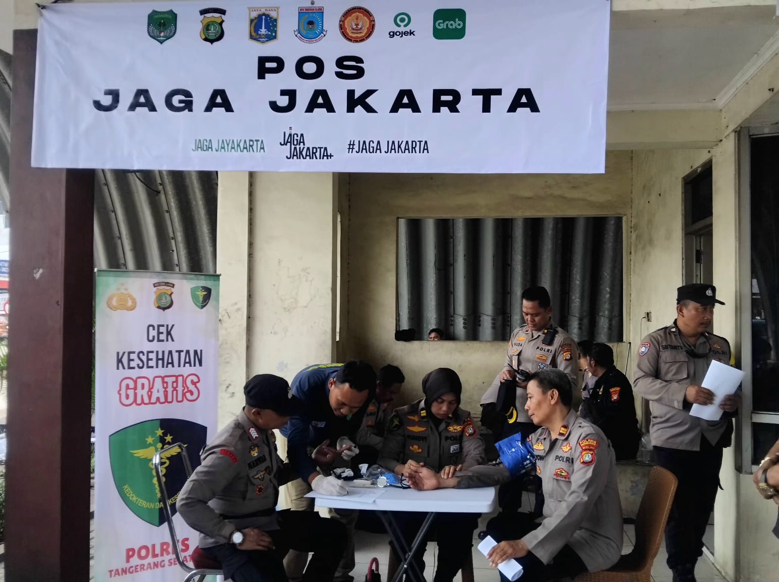 Polri Hadir untuk Masyarakat, Dokkes Polres Tangsel Bersama Polsek Pamulang Gelar Cek Kesehatan Gratis di Pos Jaga TL Gaplek