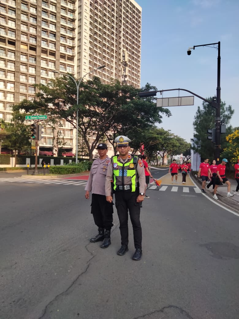 Polsek Cisauk Kawal Funwalk Sinarmas Priority Meriahkan HUT Bank Sinarmas di BSD City