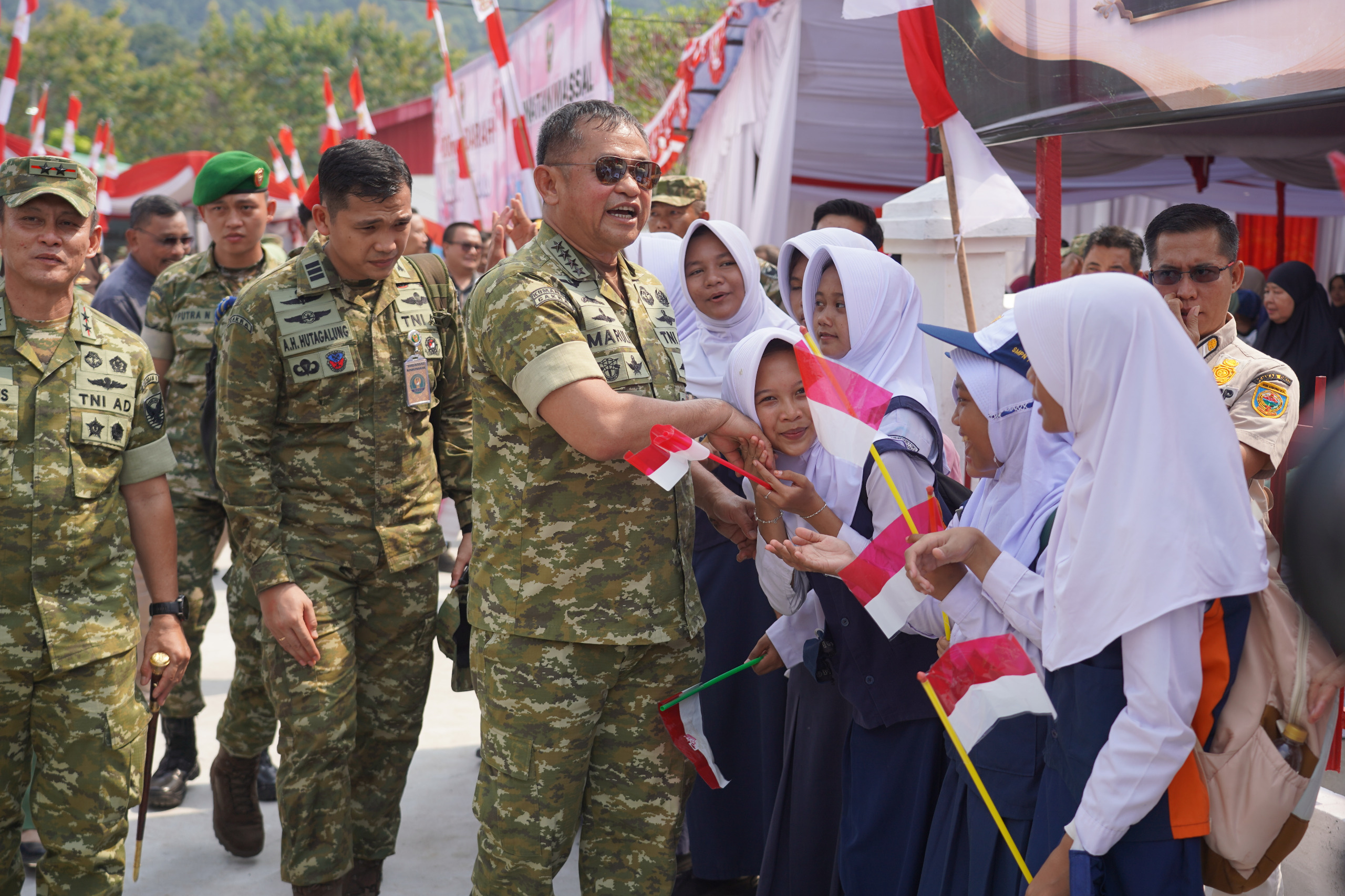 Tinjau Jembatan Gantung Garuda di OKU, Kasad TNI Harus Jadi Solusi Kesulitan Rakyat!