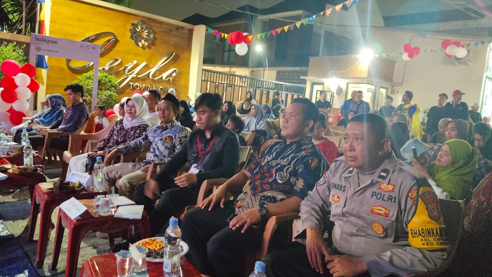 Semarak HUT RI ke-81, Bhabinkamtibmas Cipayung Ciputat Hadir Pastikan Kegiatan Warga Berlangsung Aman