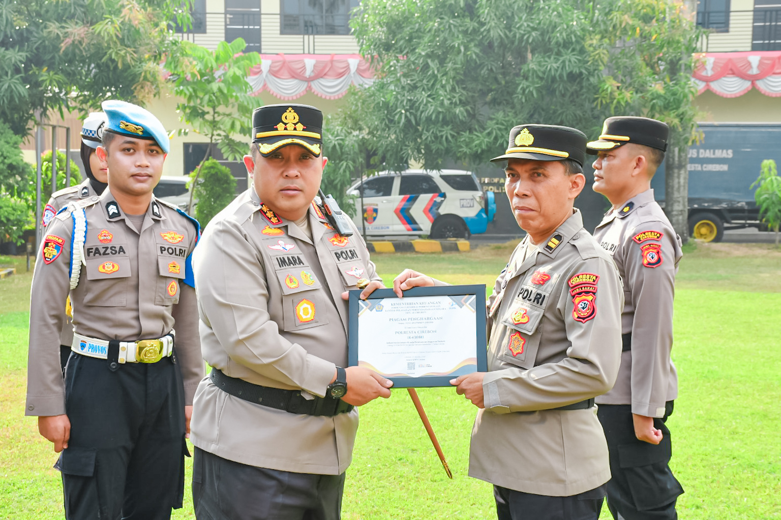 Polresta Cirebon Gelar Apel Jam Pimpinan Sekaligus Penyerahan Penghargaan Pelayanan Prima dan IKPA 2026