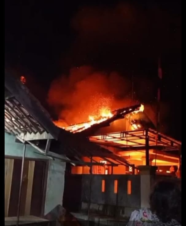 kosleting listrik 1 rumah hagus terbakar dilalap sijago merah