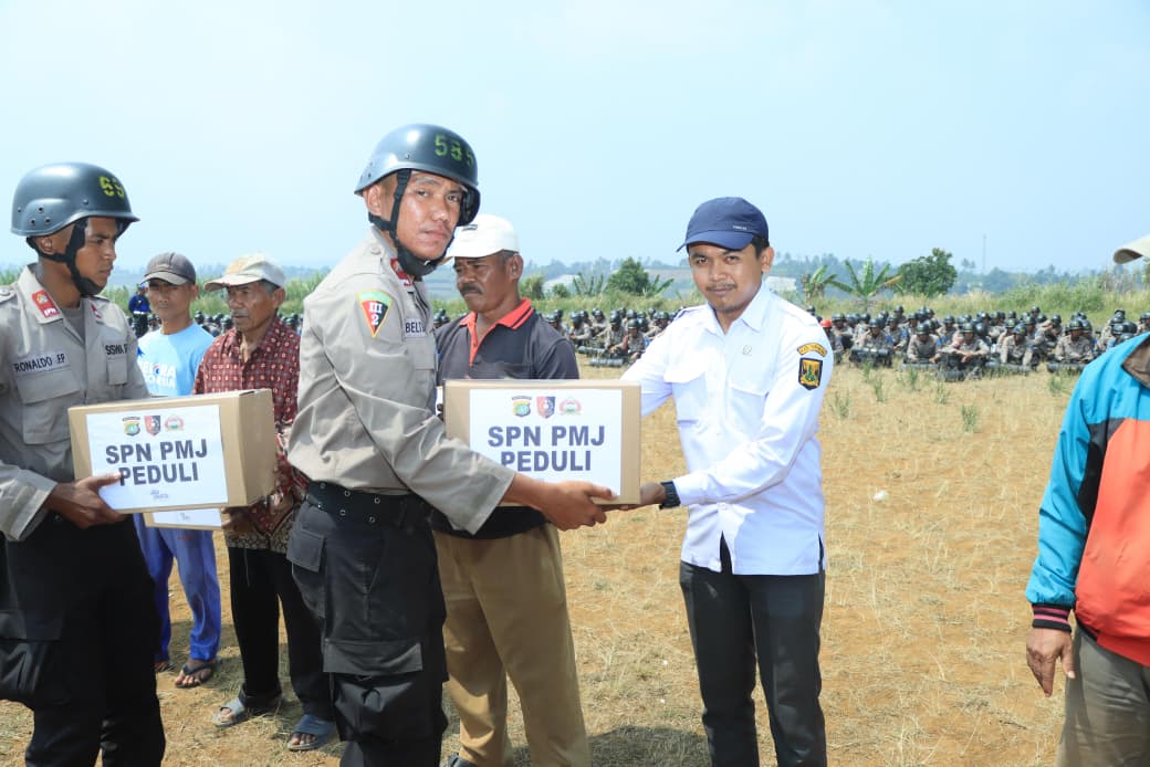 Melatih kepedulian Sosial saat Expedisi Darat Tupdasbhara Siswa Diktukba SPN PMJ Wujudkan Semangat Bhayangkara Peduli sosial ‎