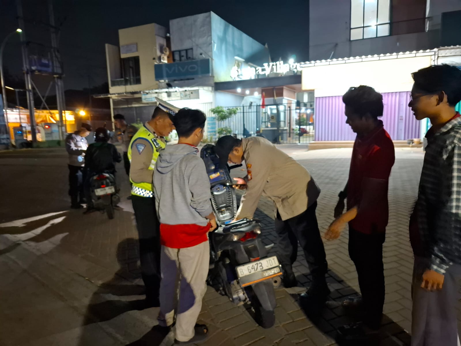 Sinergi Tiga Pilar dan Razia Stasioner, Polsek Curug Perkuat Keamanan Wilayah di Tengah Malam