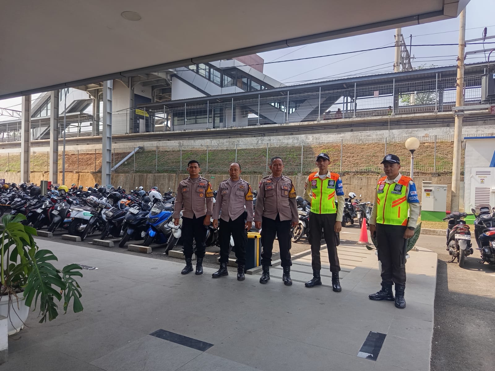 Polsek Pagedangan Gelar Patroli Strong Point Pantau Stasiun Jatake