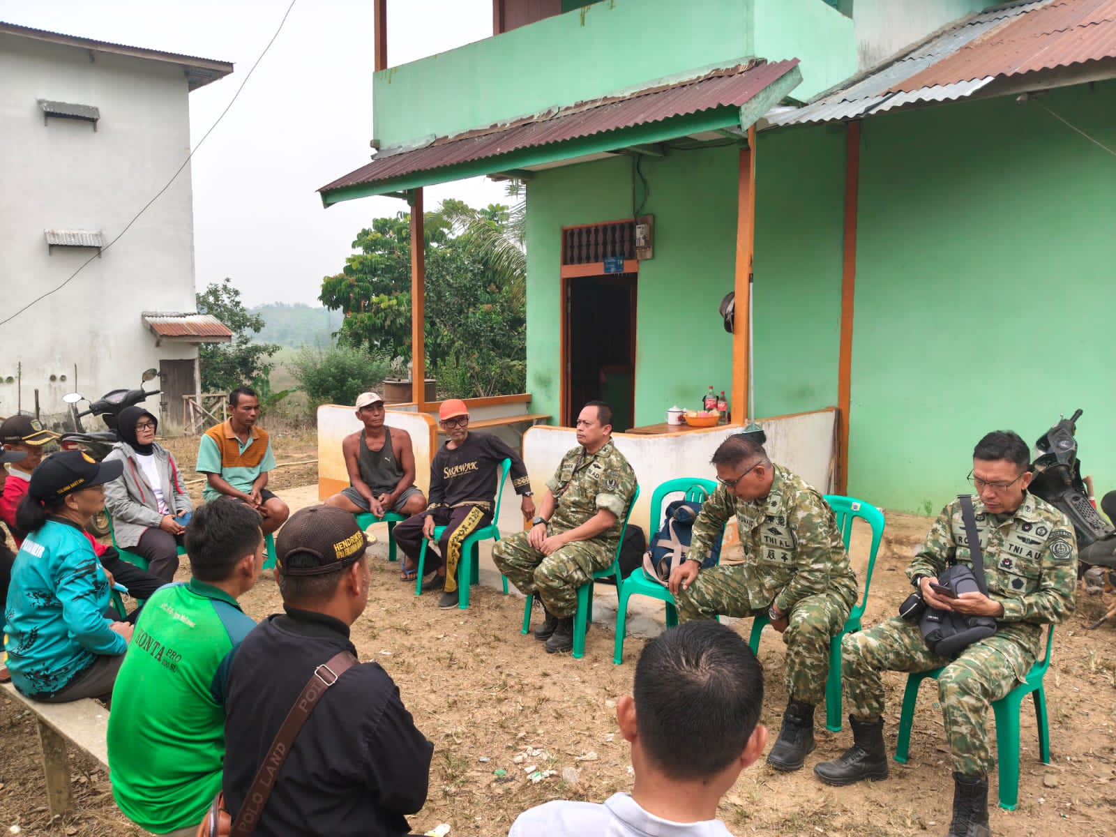 Satgas Karhutla TNI Suluh Kelompok Tani Mekar Mandiri