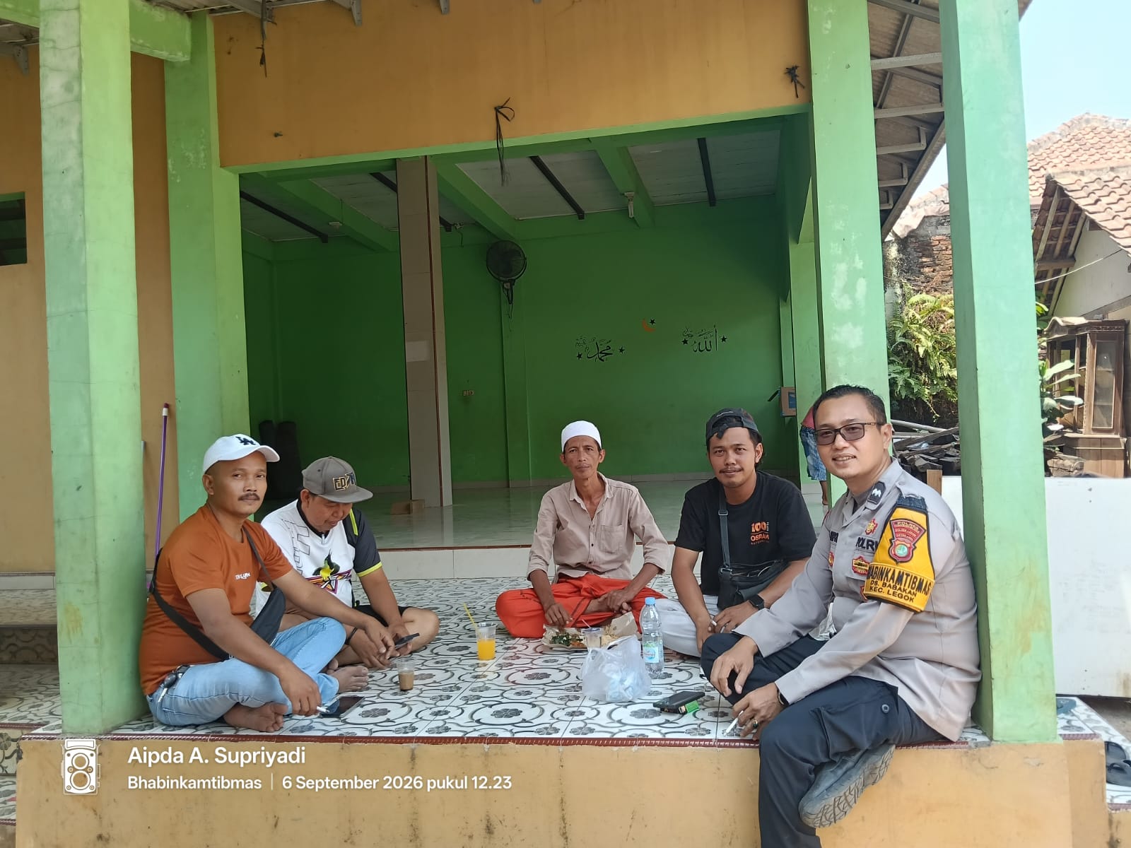Bhabinkamtibmas Babakan Sambangi Warga Ciptakan Situasi Kamtibmas Kondusif