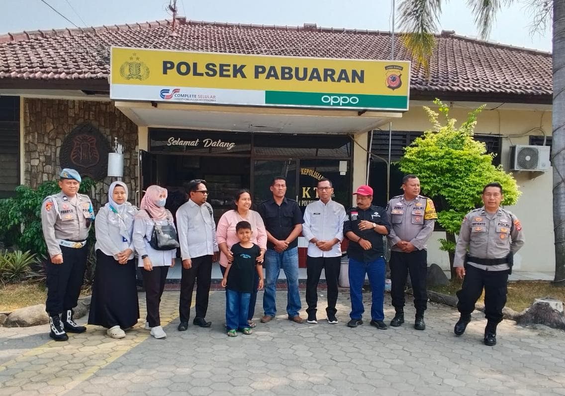 Polsek Pabuaran dan Pemerintah Kecamatan Bersinergi Tangani Warga Rentan