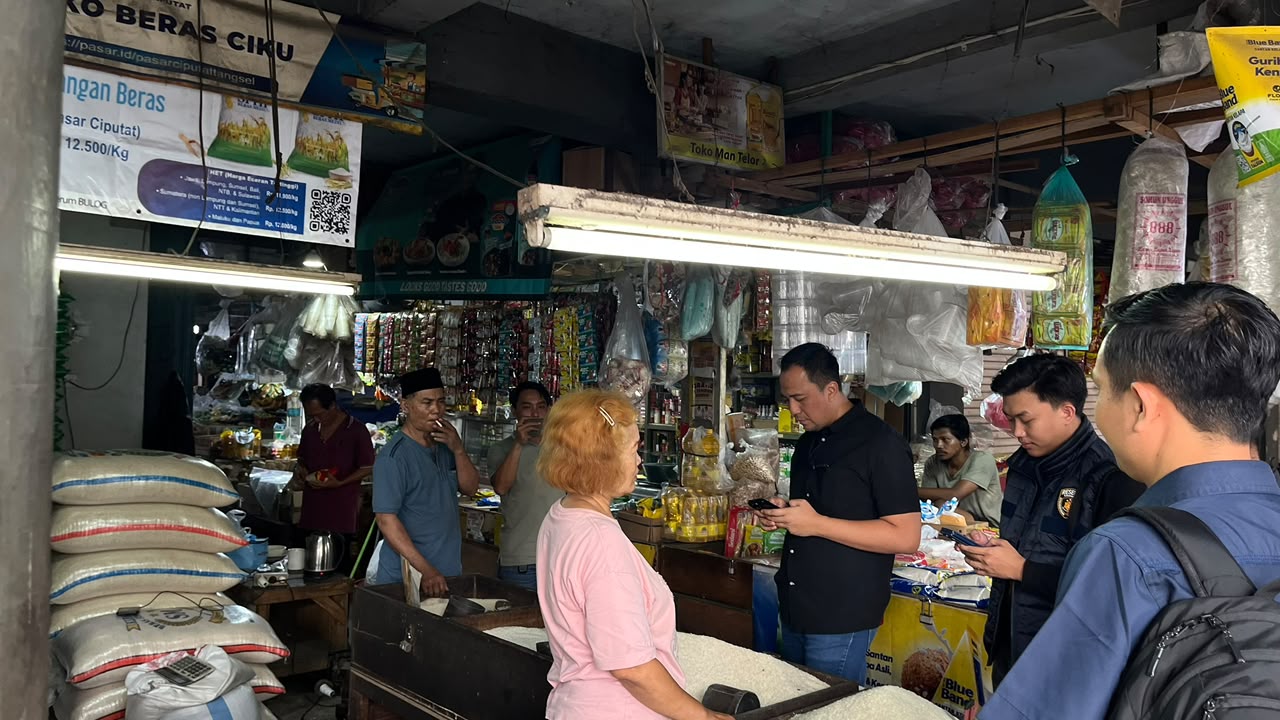 Jaga Stabilitas Pangan, Polres Tangsel Pastikan Harga Beras di Pasar Serpong dan Ciputat Tetap Terkendali