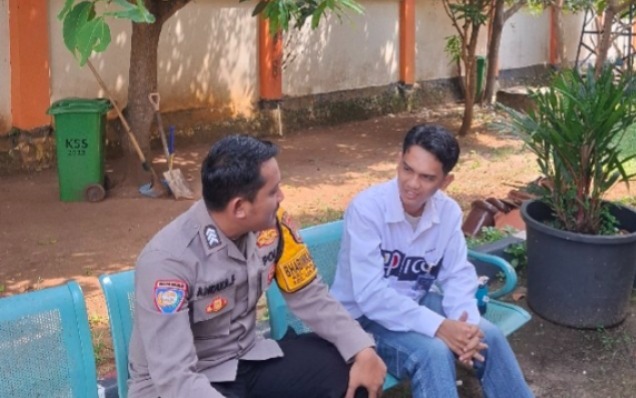 Jaga Jakarta di Pulau Tidung, Bhabinkamtibmas Sosialisasikan Polisi 110 dan Imbau Warga Waspadai Hoaks