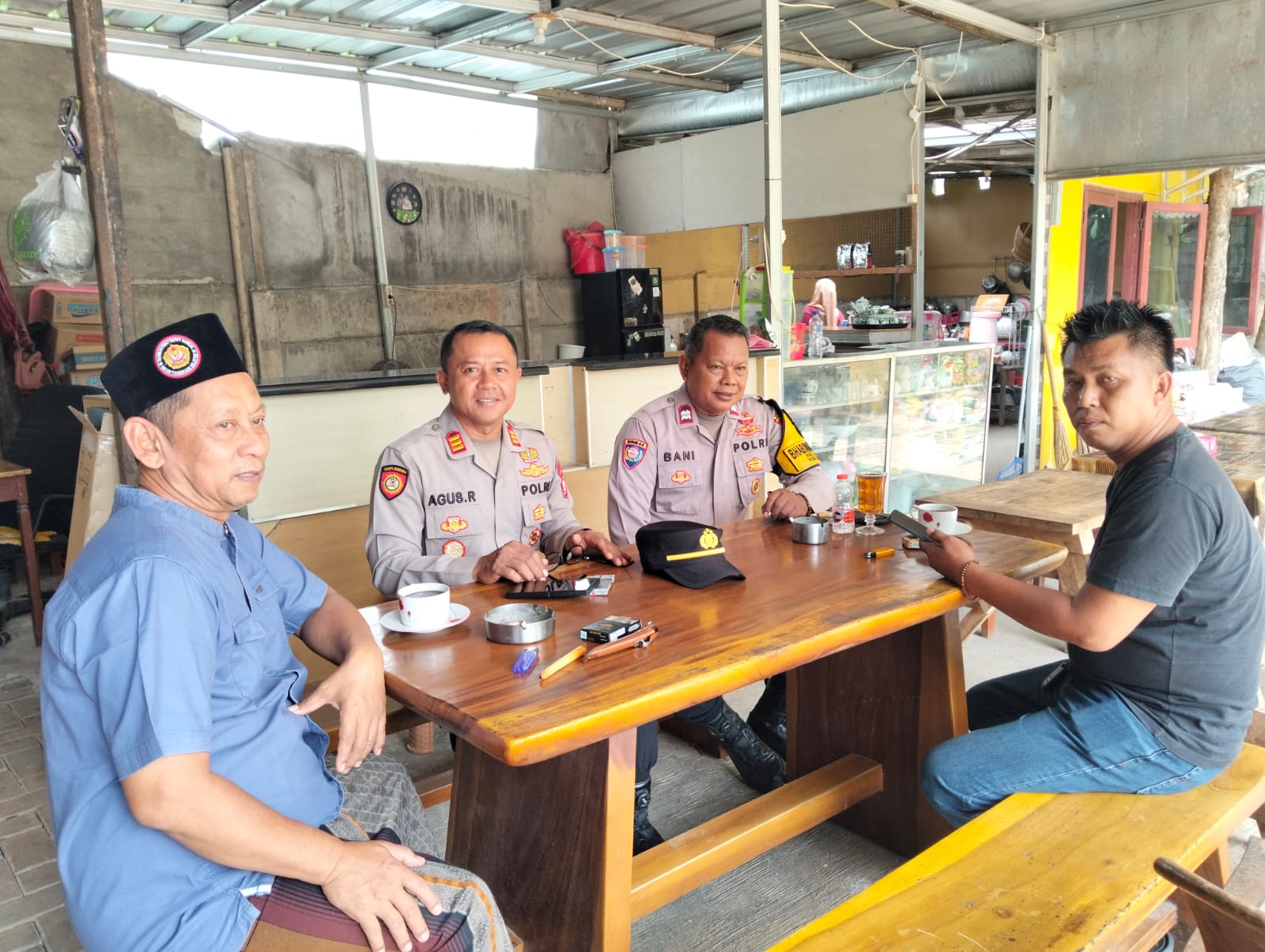 Kapolsek Cisauk Sambangi Warga, Perkuat Cooling System untuk Jaga Kamtibmas