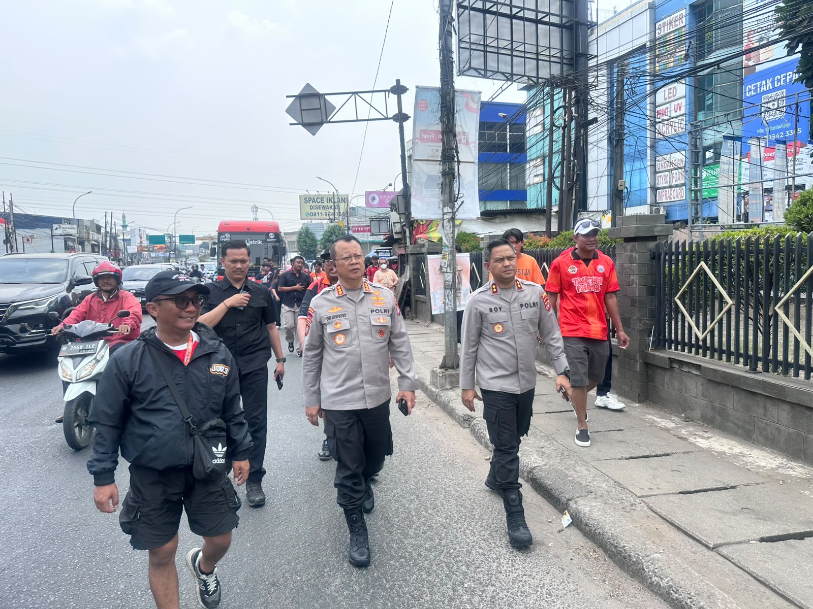 Polres Tangsel Kawal Keberangkatan Suporter Persija, Pastikan Perjalanan Aman dan Kondusif
