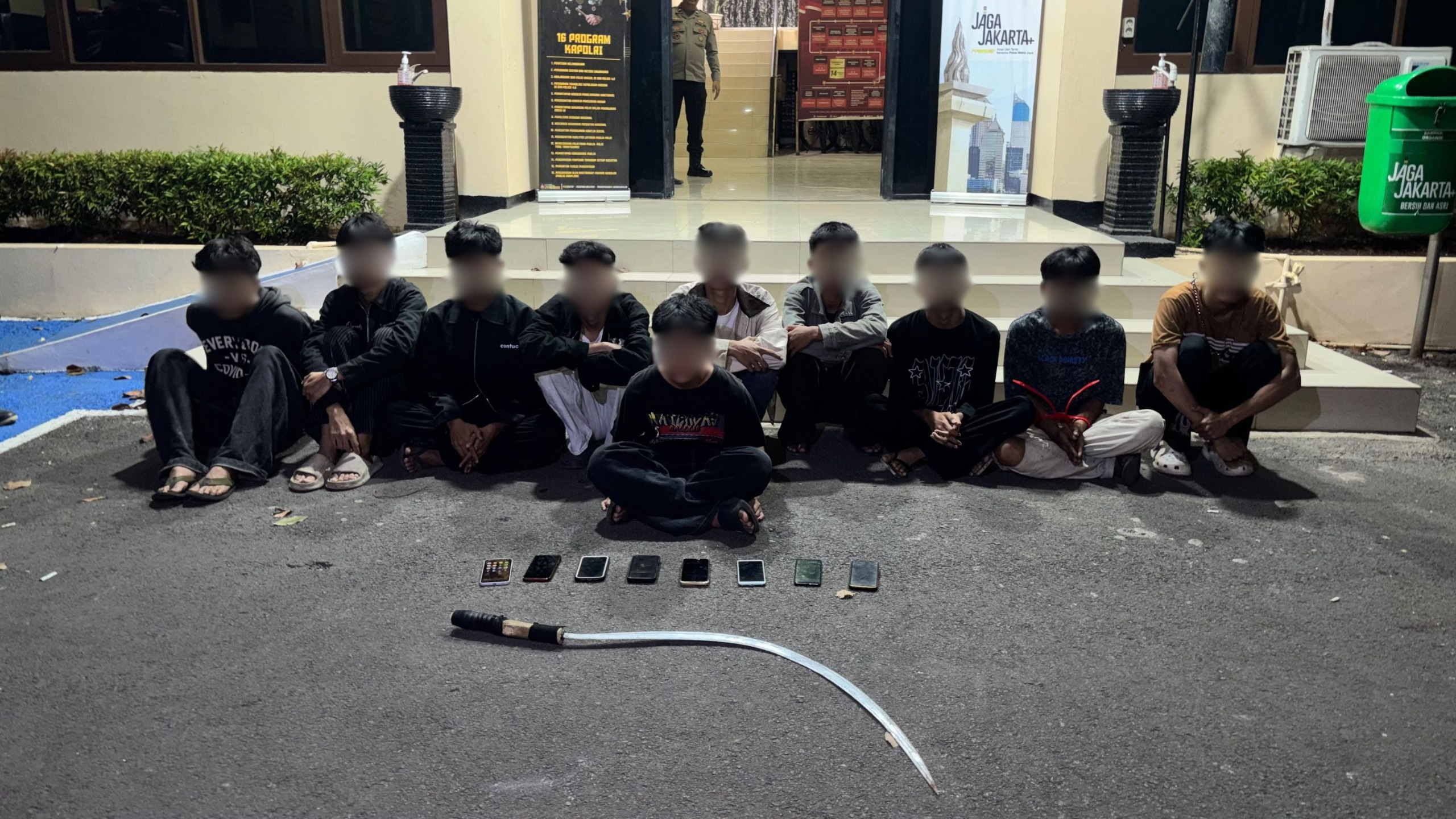 Patroli Gabungan Brimob Amankan 18 Pemuda Diduga Hendak Tawuran di Jakarta Timur