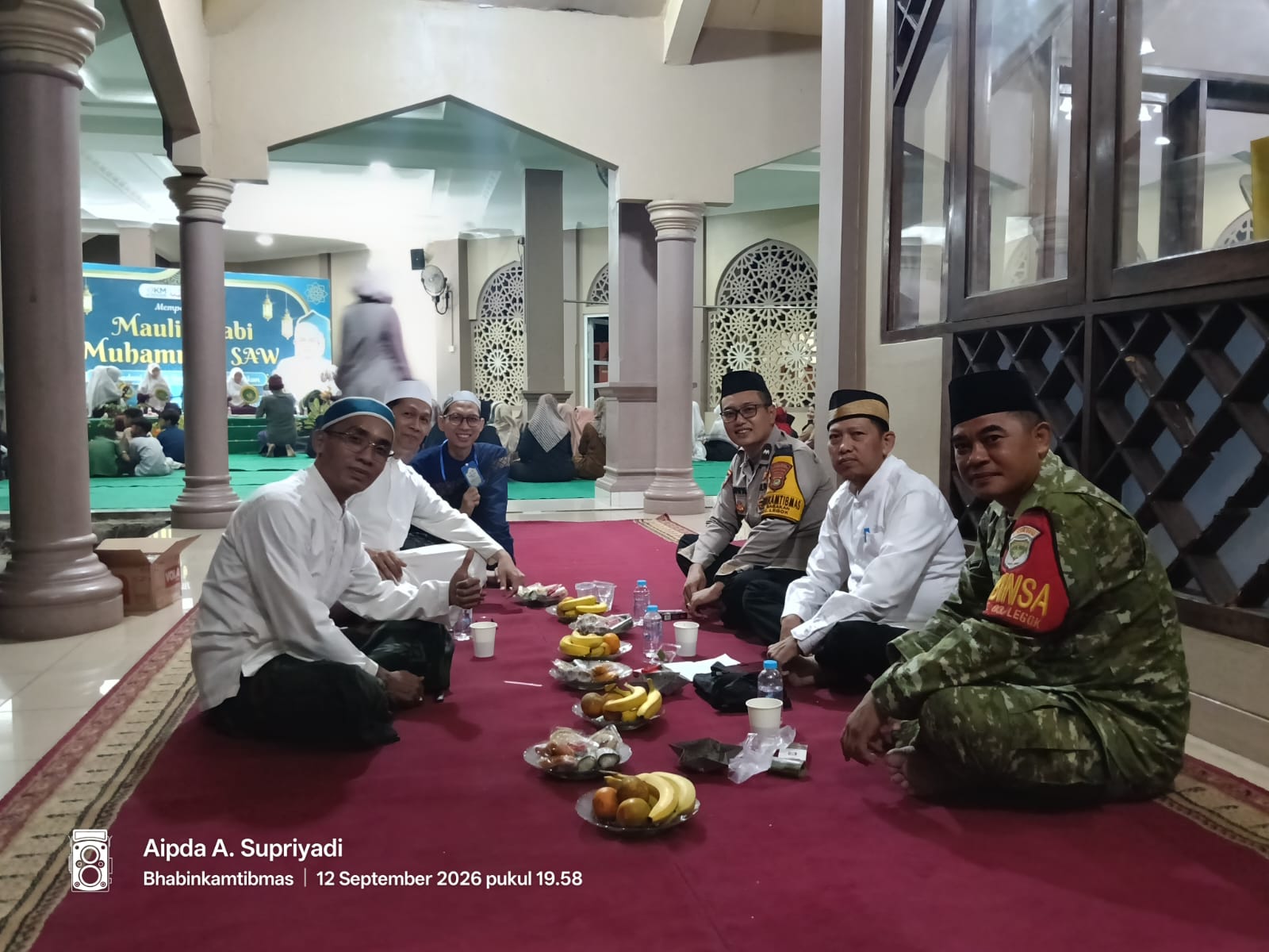 Maulid Nabi Jadi Momentum Pererat Silaturahmi, Polsek Legok Hadir di Tengah Warga