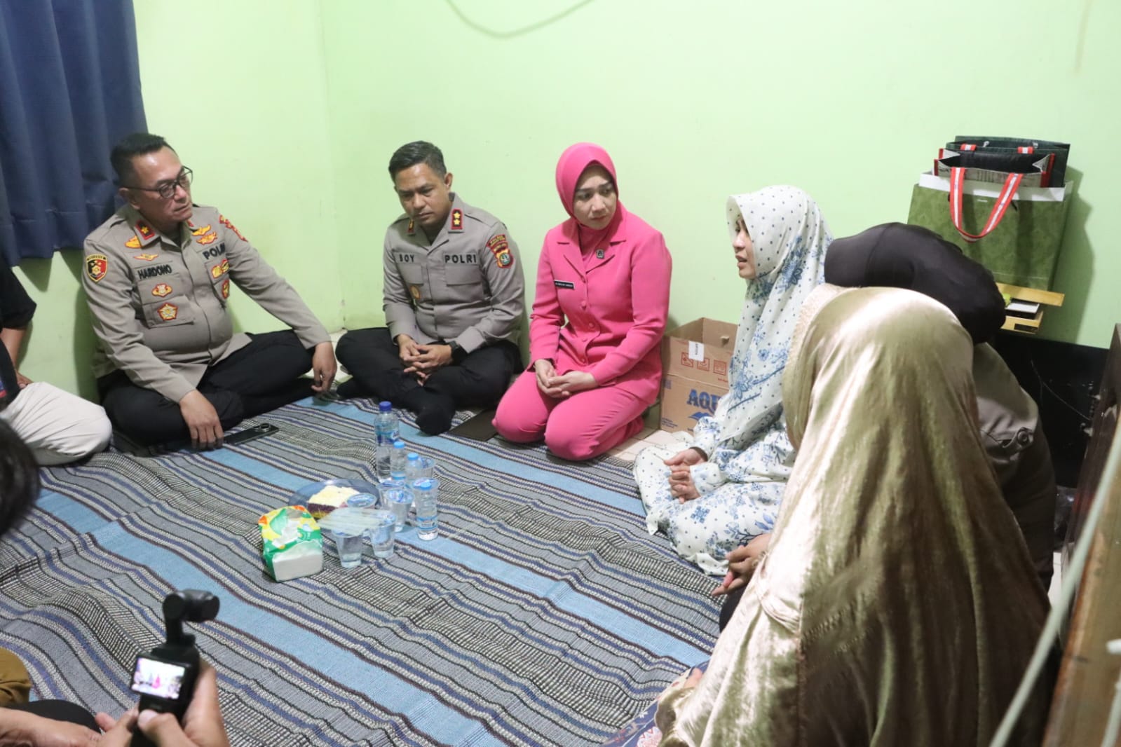 Berikan Dukungan Moril, Kapolres Tangsel Kunjungi Keluarga Jurnalis yang Hilang Kontak di Selat Sunda