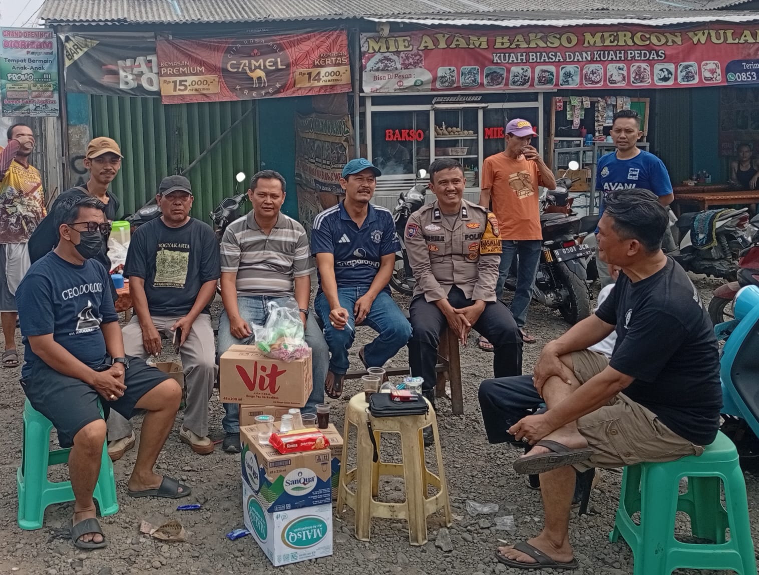 Bhabinkamtibmas Curug Kulon Sambangi Warga, Sampaikan Imbauan Kamtibmas dan Kebersihan