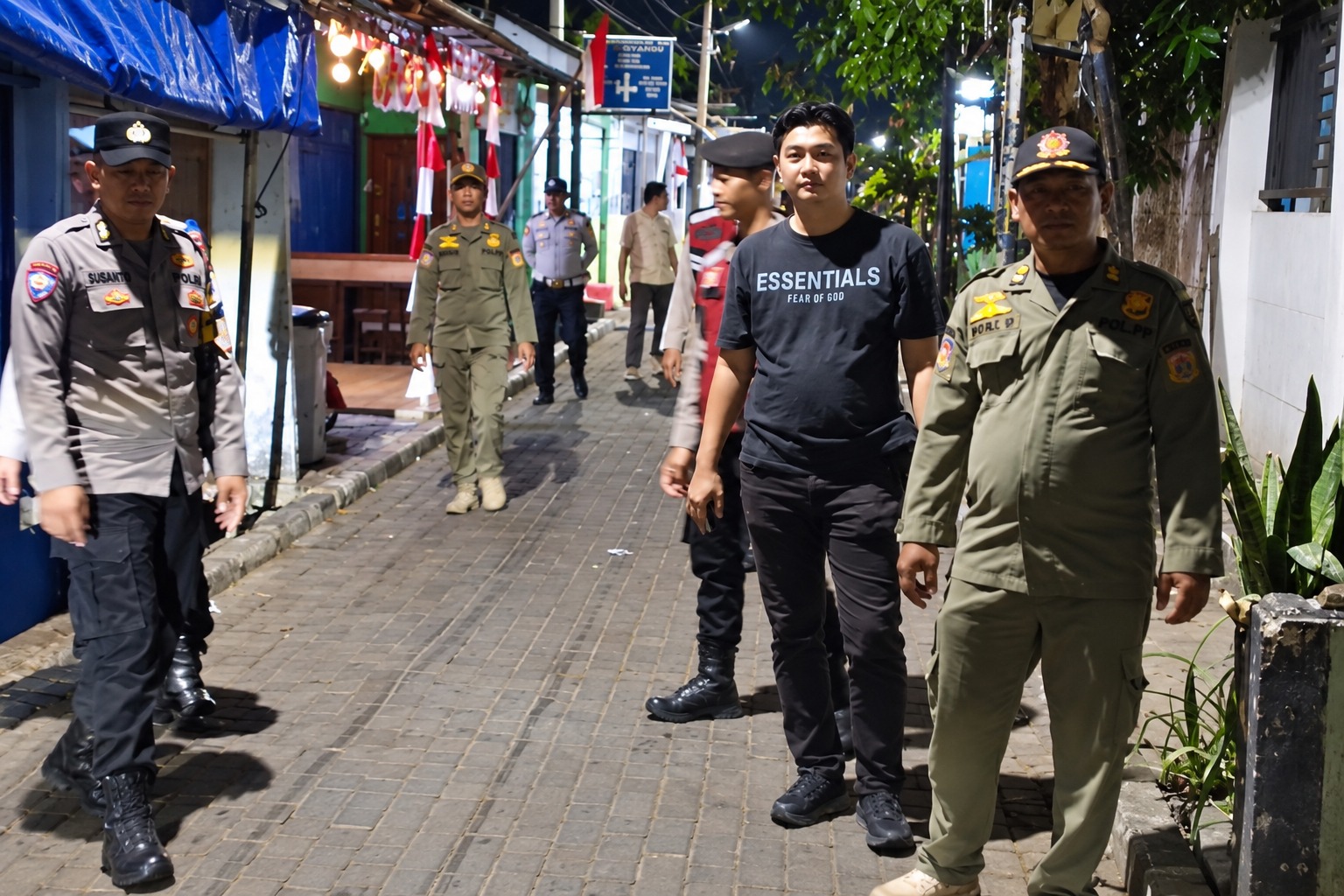 Patroli Malam Polsek Kepulauan Seribu Selatan, Polisi Sosialisasikan Layanan 110 dan Imbau Waspada Angin Kencang