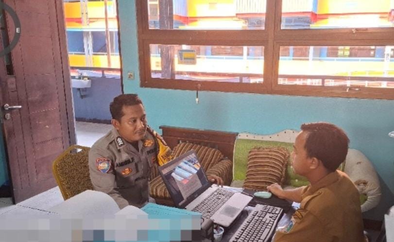 Jaga Jakarta di Pulau Tidung, Bhabinkamtibmas Sosialisasikan Layanan Polisi 110 dan Imbau Warga Cegah Kebakaran