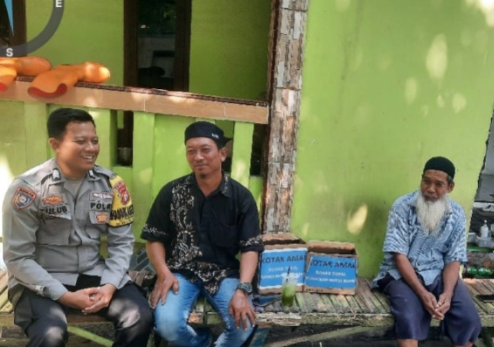 Jaga Jakarta di Pulau Lancang, Bhabinkamtibmas Sosialisasikan Layanan Polisi 110 dan Imbau Warga Jaga Kamtibmas