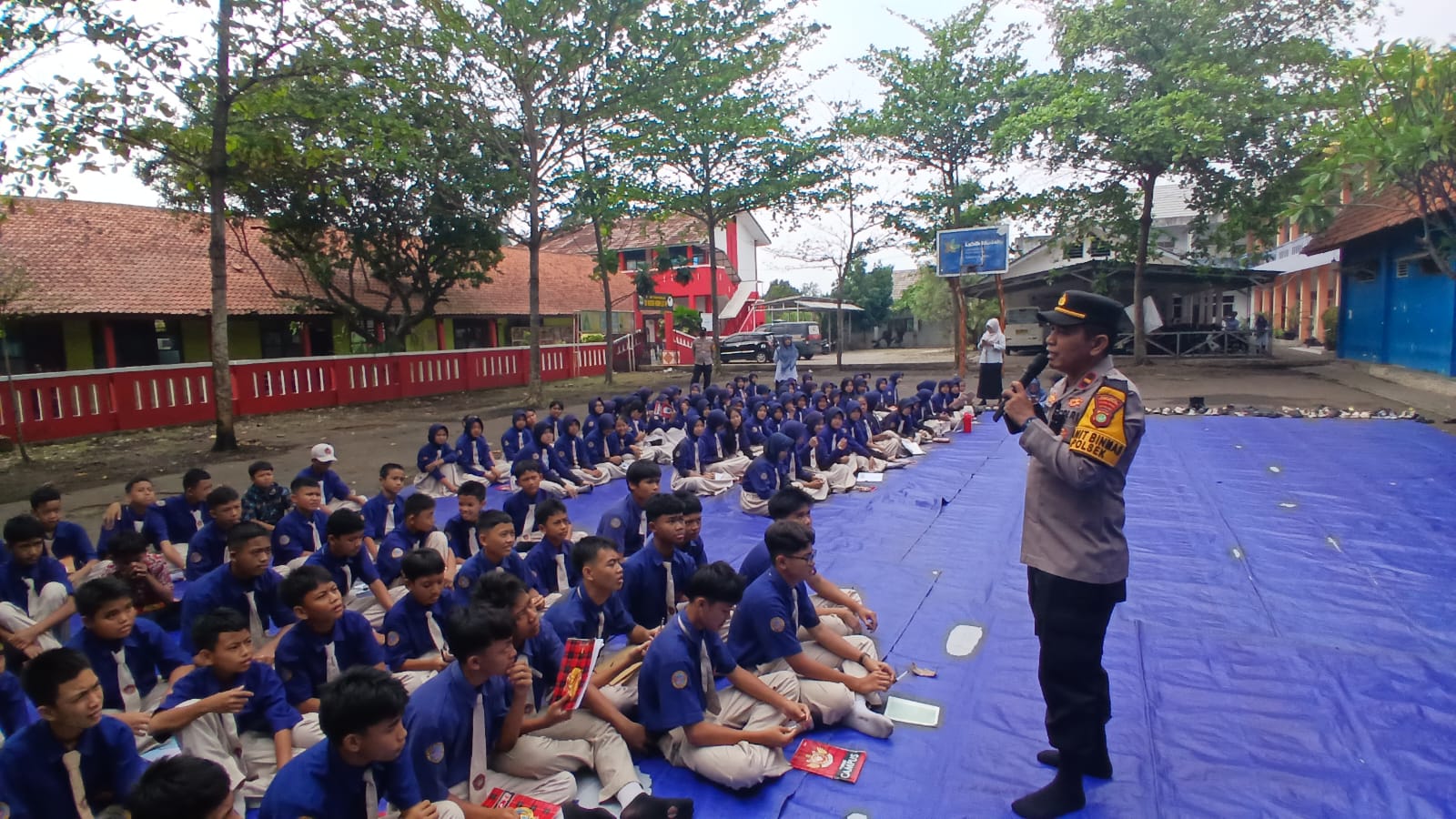 Police Go To School, Polsek Legok Edukasi Pelajar Fokus Prestasi dan Waspada Ajakan Aksi di Medsos
